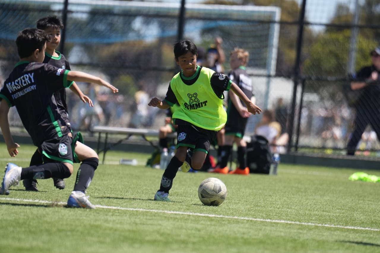 Young football players learning decision-making through match simulation at Mastery Matches